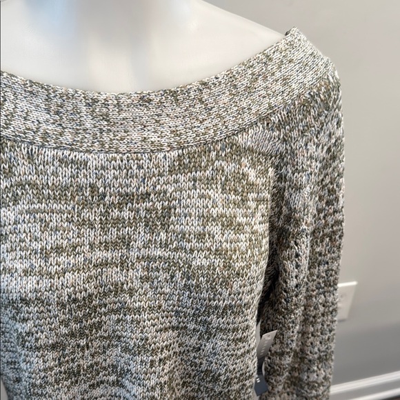 Heart N Crush Medium Women's Off-Shoulder Knit Sweater Green Gray - Picture 2 of 11